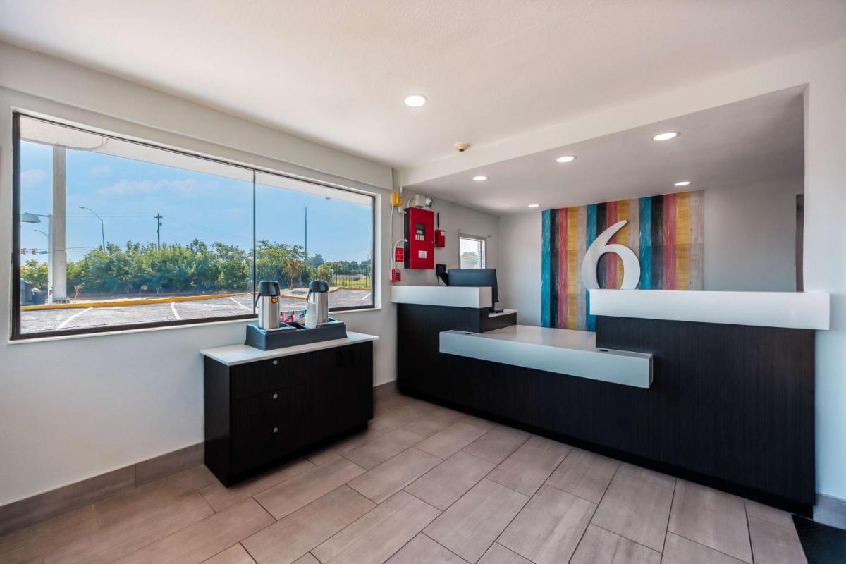 OYO Hotel Fort Worth East Gateway Ball Park - image 7