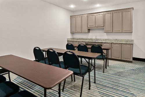 Comfort Suites North Fossil Creek - image 27