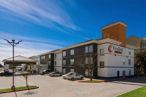 Comfort Suites North Fossil Creek - image 3