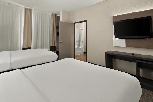 Comfort Suites North Fossil Creek - image 30