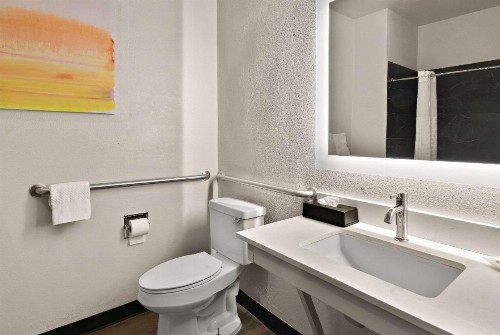 Comfort Suites North Fossil Creek - image 33