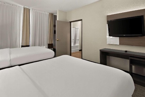 Comfort Suites North Fossil Creek - image 37