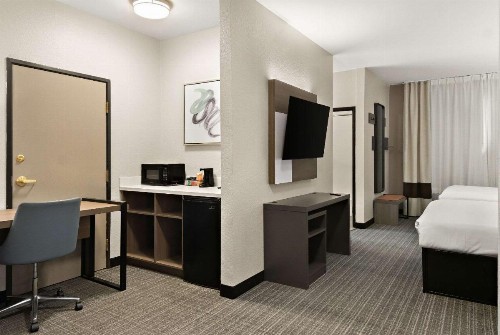 Comfort Suites North Fossil Creek - image 39