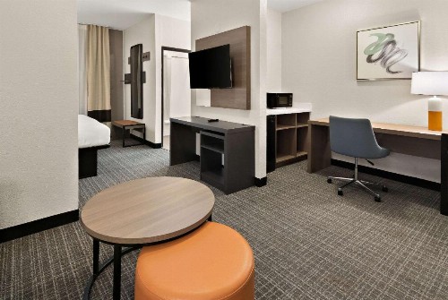 Comfort Suites North Fossil Creek - image 6