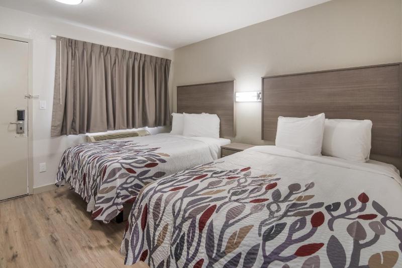 Red Roof Inn Fort Worth South - image 6