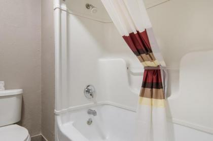 Red Roof Inn Fort Worth South - image 10