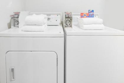 Americas Best Value Inn & Suites Fort Worth South - image 14