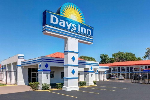 Days Inn by Wyndham South Fort Worth - image 11