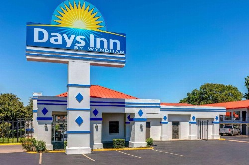 Days Inn by Wyndham South Fort Worth - image 13