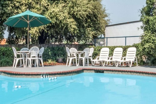 Days Inn by Wyndham South Fort Worth - image 4