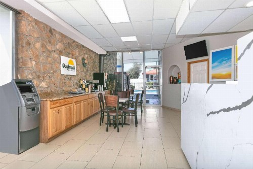 Days Inn by Wyndham South Fort Worth - image 6