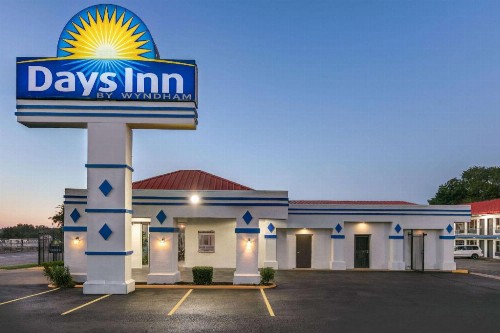 Days Inn by Wyndham South Fort Worth - image 8