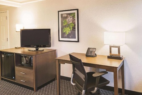 La Quinta by Wyndham Fort Worth North - image 24