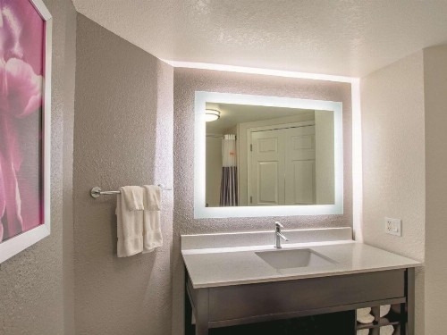 La Quinta by Wyndham Fort Worth City View - image 17