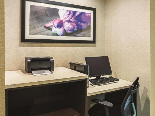 La Quinta by Wyndham Fort Worth City View - image 32