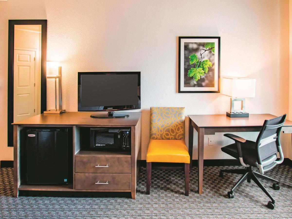 La Quinta by Wyndham Fort Worth City View - image 4
