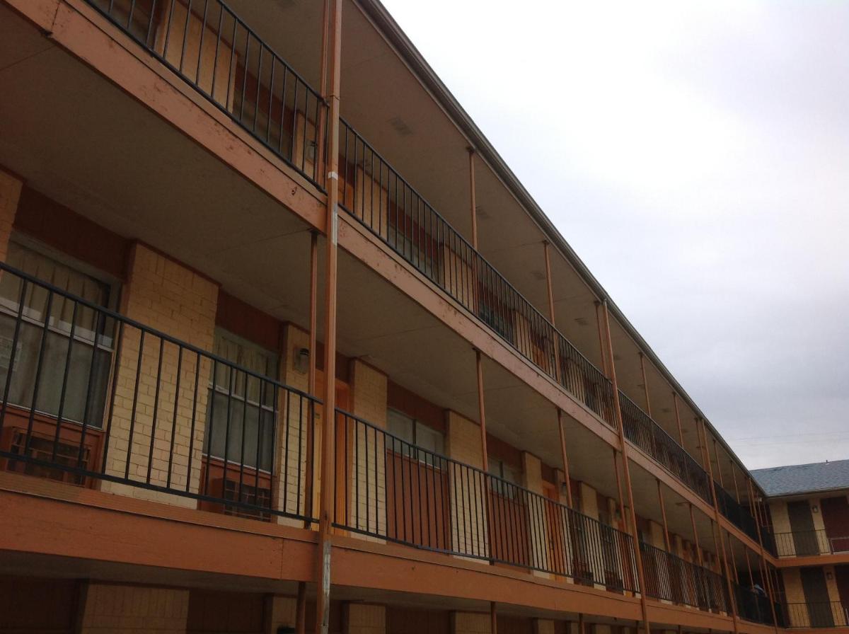 Express Inn Fort Worth - image 5