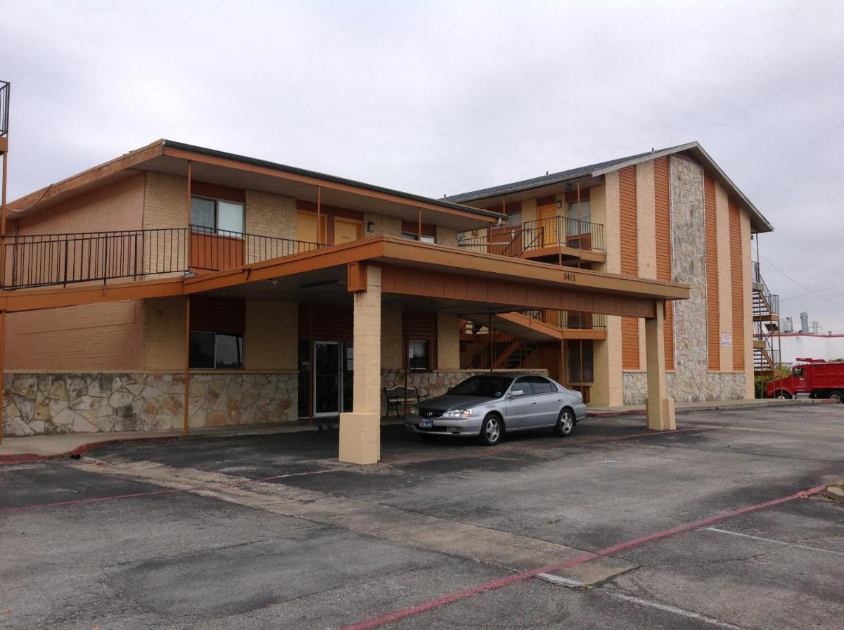 Express Inn Fort Worth - image 6