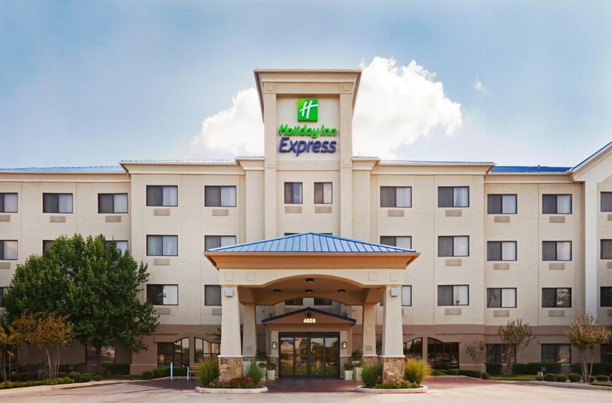 Holiday Inn Express Hotel and Suites Fort Worth/I-20 - image 2