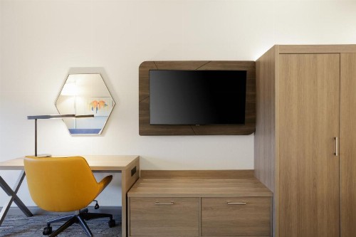 Holiday Inn Express Hotel and Suites Fort Worth/I-20 - image 25