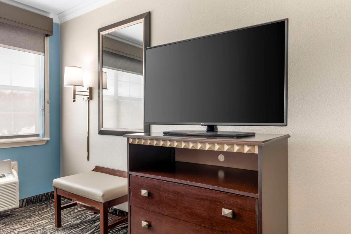 Best Western Plus Lake Worth - image 2
