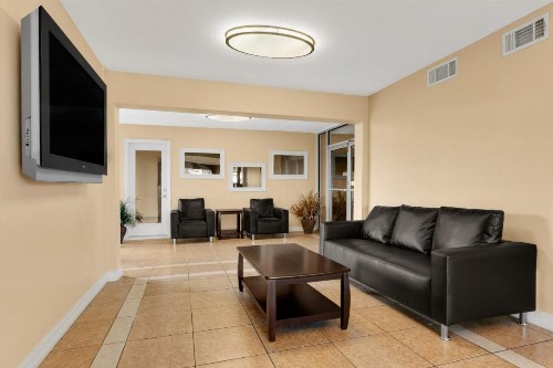 Super 8 by Wyndham Fort Worth TX - image 13
