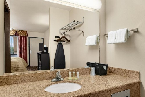 Super 8 by Wyndham Fort Worth TX - image 17