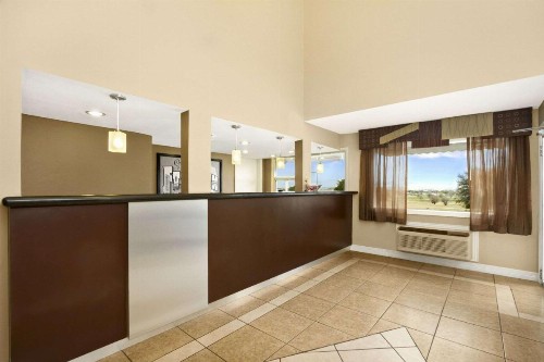 Super 8 by Wyndham Fort Worth TX - image 2