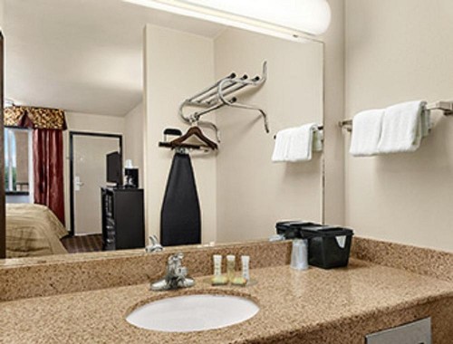 Super 8 by Wyndham Fort Worth TX - image 32