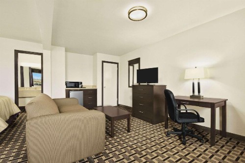 Super 8 by Wyndham Fort Worth TX - image 9