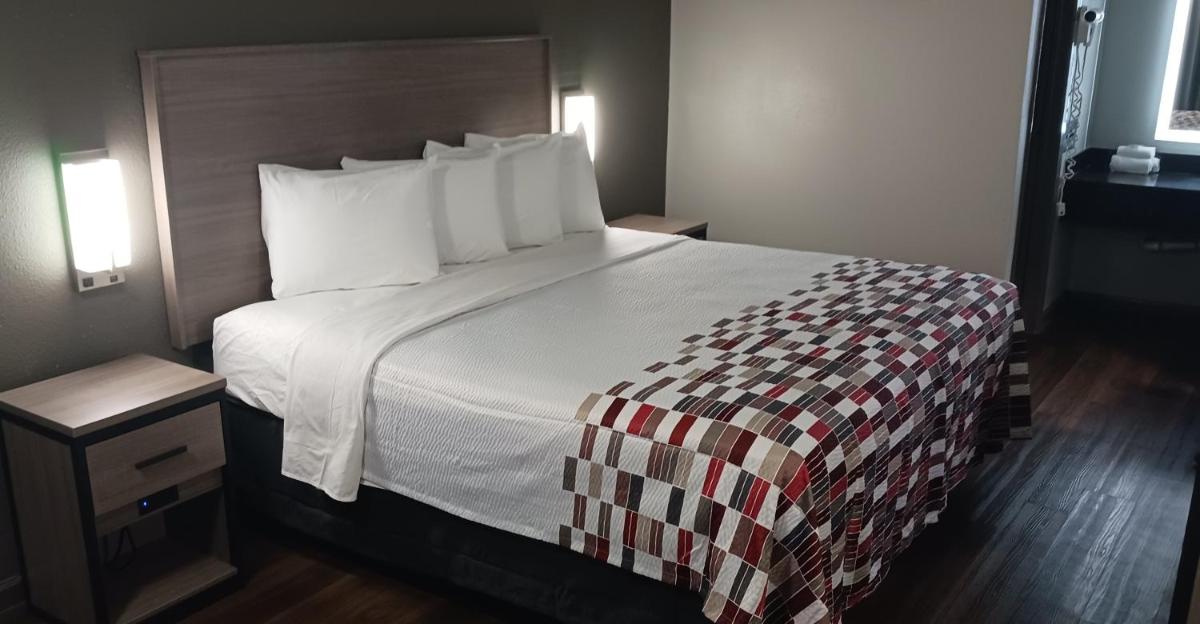 Days Inn by Wyndham Fort Worth West - image 2
