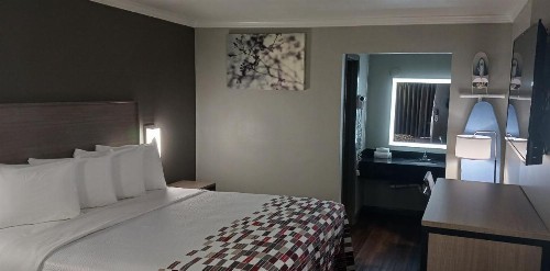 Days Inn by Wyndham Fort Worth West - image 5