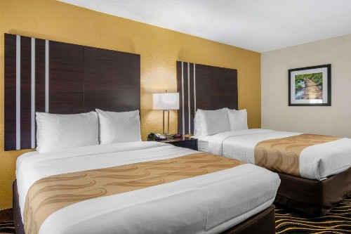 Quality Inn and Suites Cattle Baron - image 17