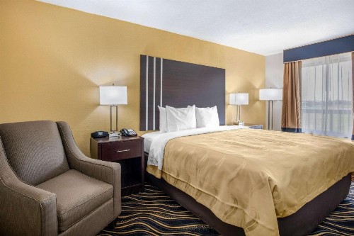 Quality Inn and Suites Cattle Baron - image 20