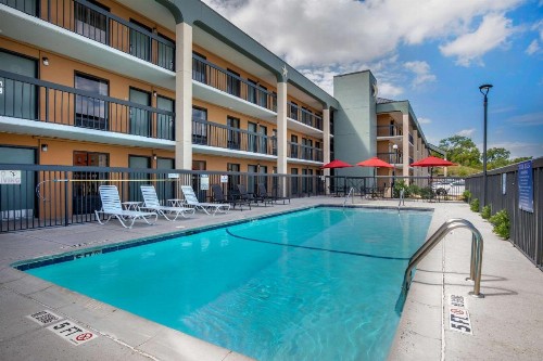 Quality Inn and Suites Cattle Baron - image 27