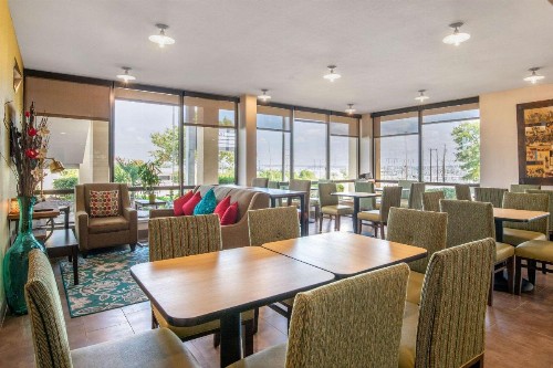Quality Inn and Suites Cattle Baron - image 30