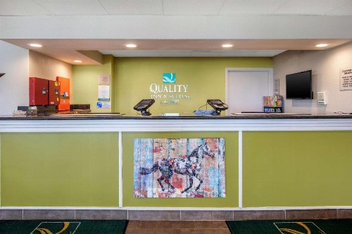 Quality Inn and Suites Cattle Baron - image 4