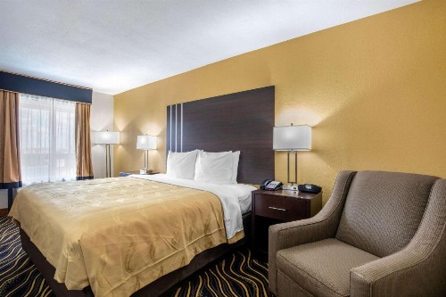 Quality Inn and Suites Cattle Baron - image 9