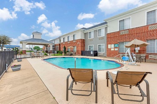 Best Western Fort Worth Inn and Suites - image 3