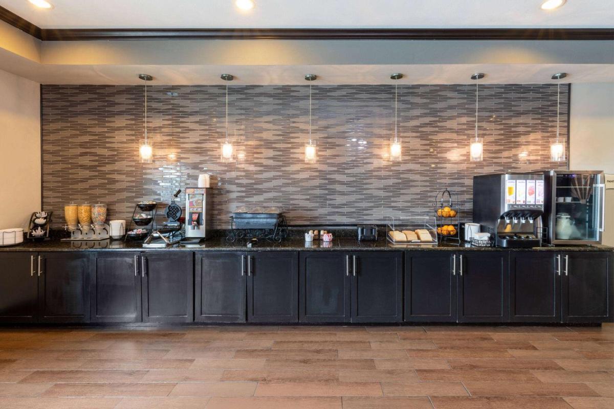 La Quinta by Wyndham Fort Worth - Lake Worth - image 2
