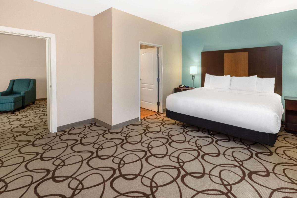 La Quinta by Wyndham Fort Worth - Lake Worth - image 3