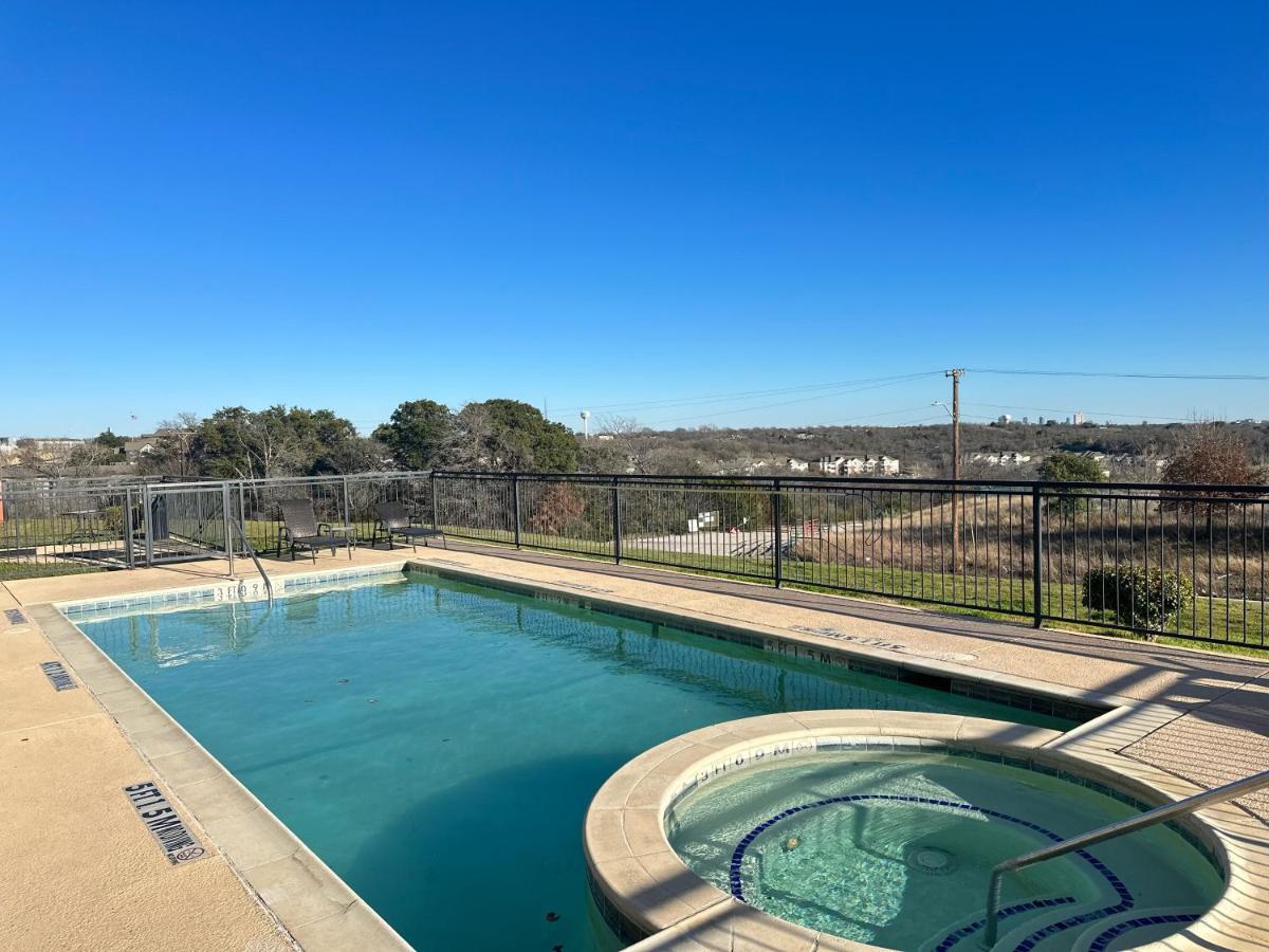 La Quinta by Wyndham Fort Worth - Lake Worth - image 7
