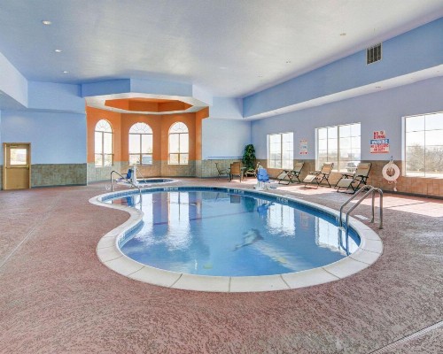 Comfort Suites Lake Worth - image 1