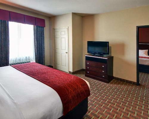 Comfort Suites Lake Worth - image 20