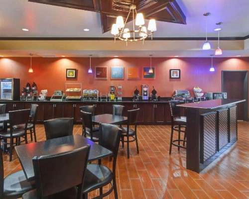 Comfort Suites Lake Worth - image 29