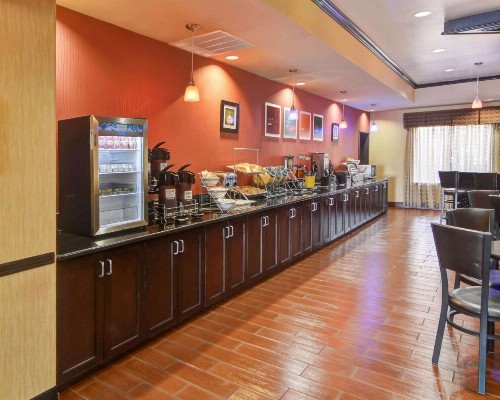 Comfort Suites Lake Worth - image 30