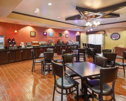 Comfort Suites Lake Worth - image 31
