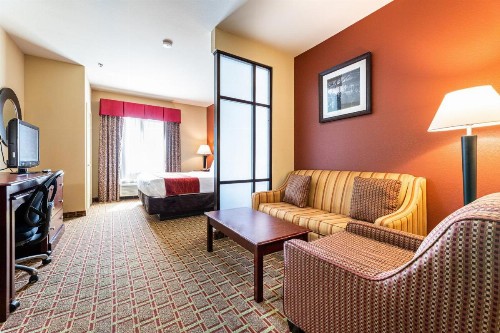 Comfort Suites Lake Worth - image 36