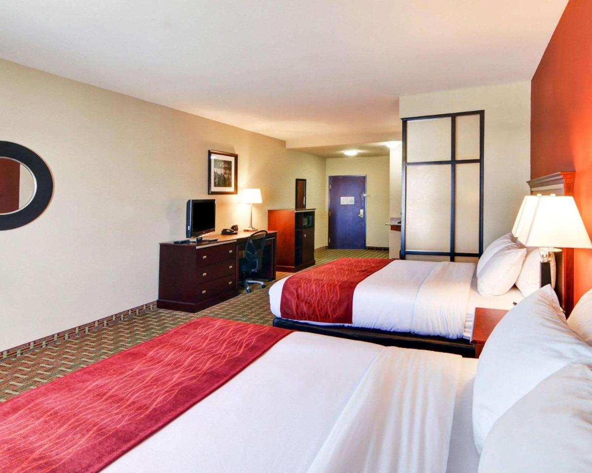 Comfort Suites Lake Worth - image 6