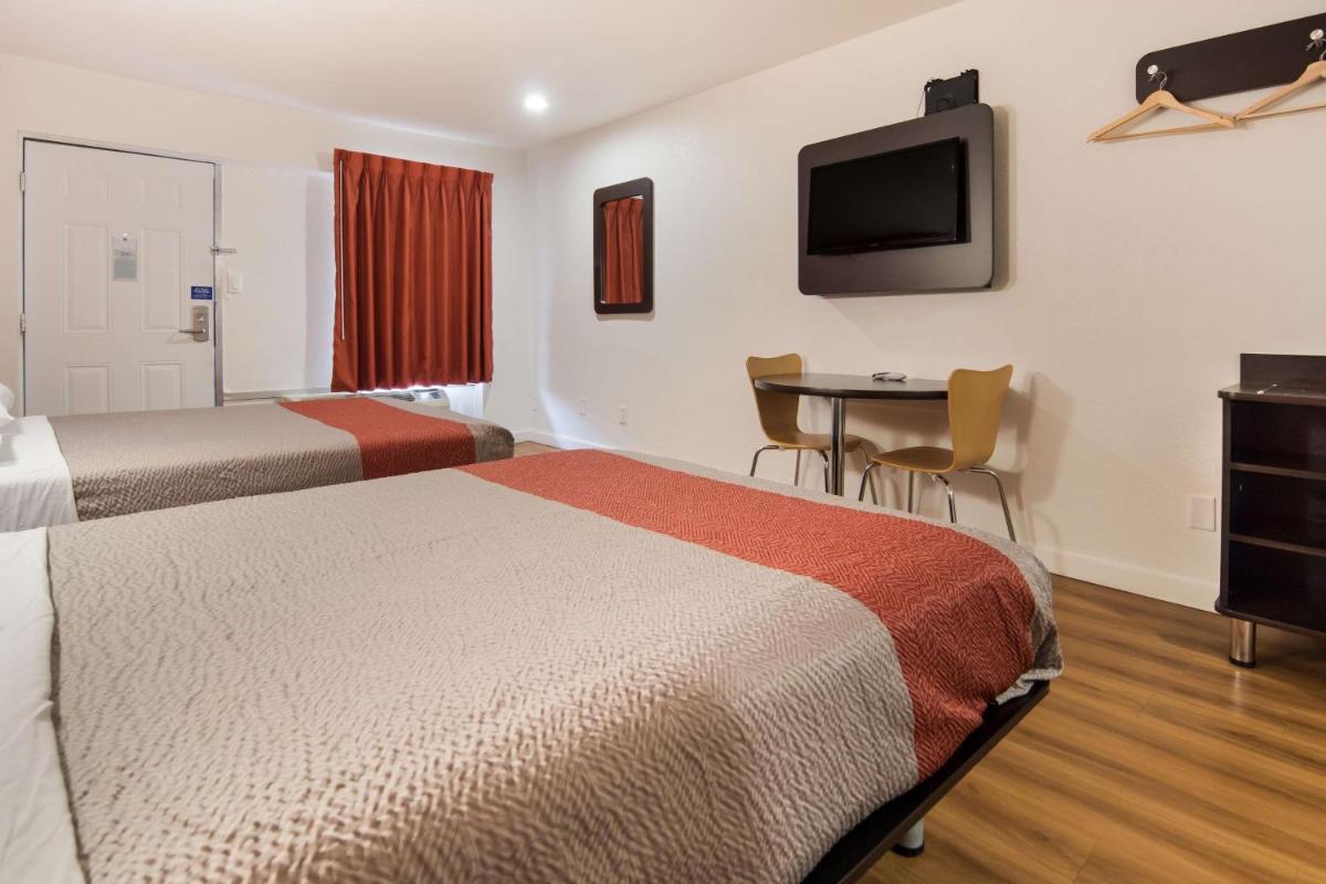 Motel 6-Fort Worth TX - Seminary - image 4